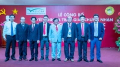 Trung tâm Kiểm định chất lượng giáo dục - Đại học Quốc gia Hà Nội trao Giấy chứng nhận kiểm định chất lượng giáo dục cho Trường Đại học Phan Thiết