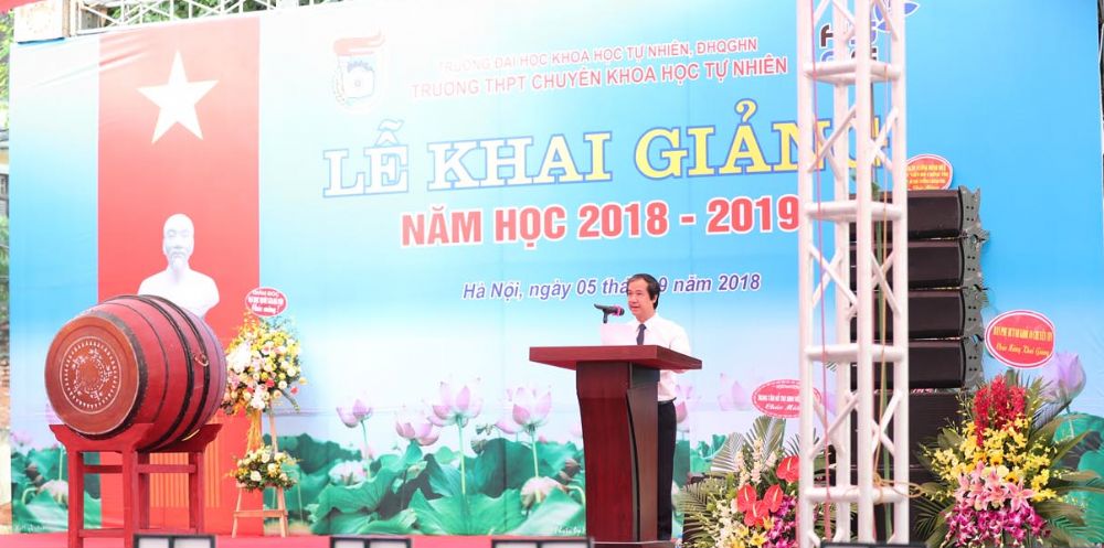 Những viên ngọc quý và công việc của người thợ đẽo ngọc