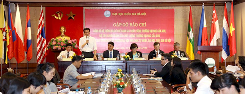 Đánh giá chất lượng theo chuẩn AUN-QA Trường ĐHKHTN: trò chuyện với người điều phối