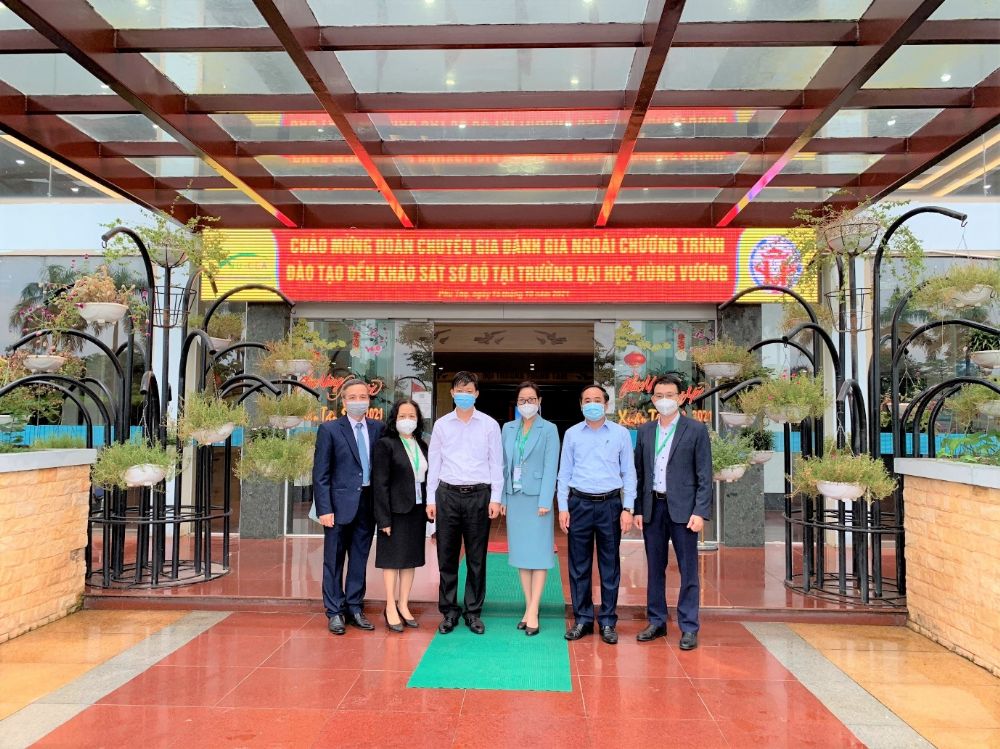 Preliminary site visit at Hung Vuong University