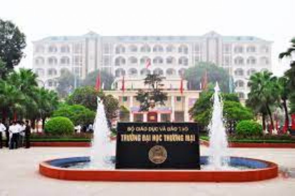 Trung tâm Kiểm định chất lượng giáo dục - Đại học Quốc gia Hà Nội trao Giấy chứng nhận kiểm định chất lượng giáo dục 05 chương trình đào tạo Trường Đại học Thương Mại