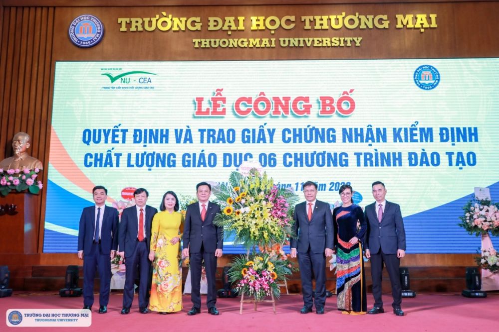 Trao Giấy chứng nhận kiểm định chất lượng cho 06 chương trinh đào tạo tại Trường Đại học Thương Mại