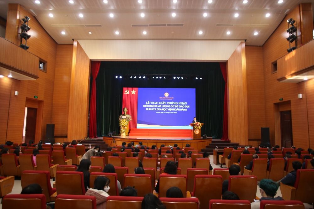 Trao Giấy chứng nhận Kiểm định chất lượng cơ sở giáo dục chu kỳ 2 Học viện Ngân hàng