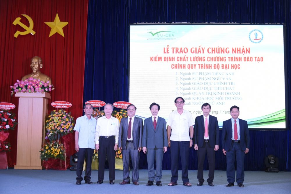 Trao Giấy chứng nhận Kiểm định chất lượng giáo dục cho 7 chương trình đào tạo tại Trường Đại học Đại học Đồng Tháp