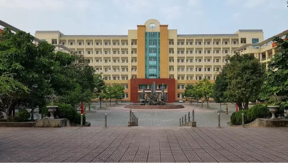 Trao Giấy chứng nhận Kiểm định chất lượng giáo dục cho 3 chương trình đào tạo tại Trường Đại học Công nghiệp Việt Trì