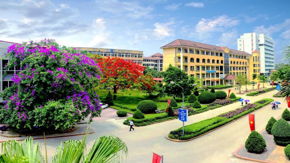 Trao giấy chứng nhận kiểm định chất lượng cơ sở giáo dục và các chương trình đào tạo Trường Đại học Sư phạm - Đại học Thái Nguyên