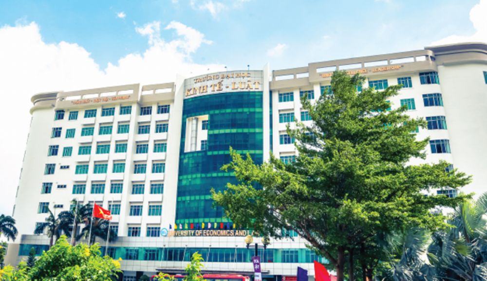 Trao Giấy chứng nhận kiểm định chất lượng 07 chương trình đào tạo tại Trường Đại học Kinh tế - Luật, Đại học Quốc gia Thành phố Hồ Chí Minh.