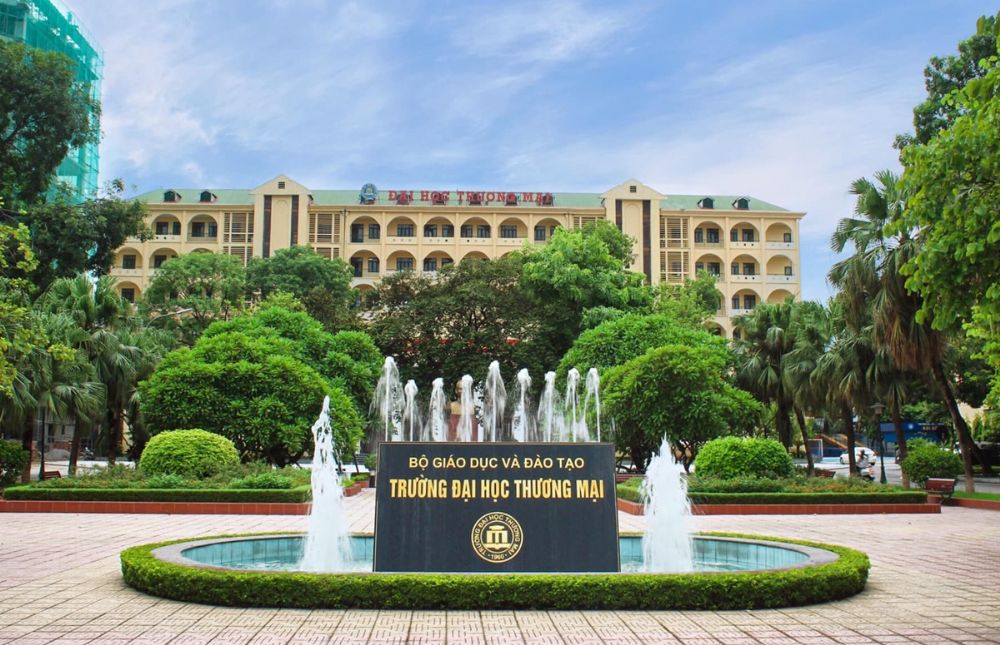 Trao giấy chứng nhận kiểm định chất lượng các CTĐT Trường Đại học Thương mại