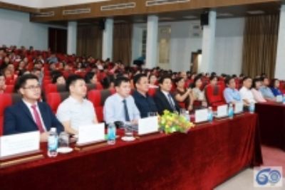 The Center for Education Accreditation - Vietnam National University, Hanoi awarded the certificates of assessment of education quality to 05 programs of Thuongmai University