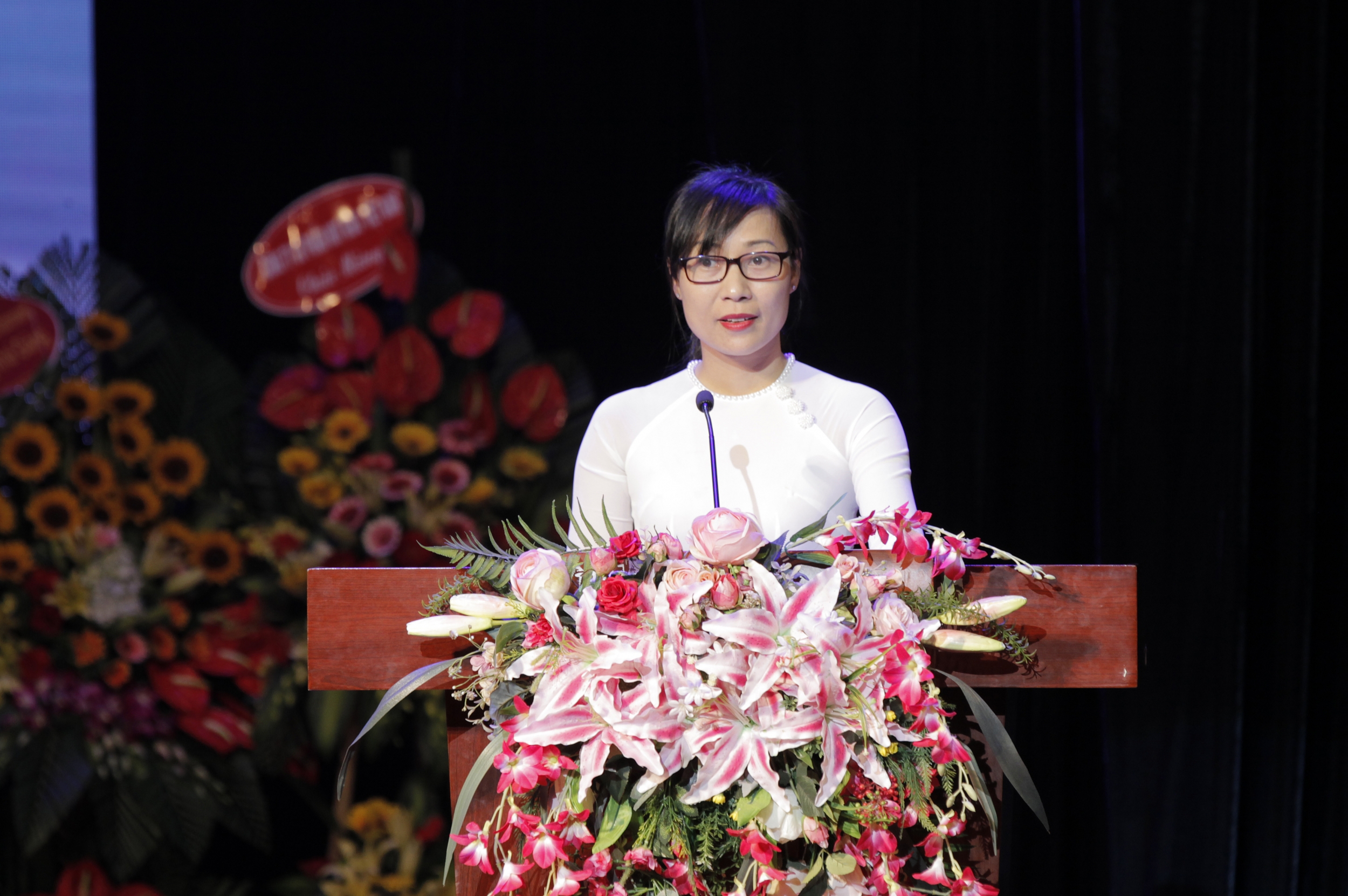 Trung tâm Kiểm định chất lượng giáo dục - Đại học Quốc gia Hà Nội trao Giấy chứng nhận kiểm định chất lượng giáo dục cho Trường Đại học Sân khấu-Điện ảnh Hà Nội