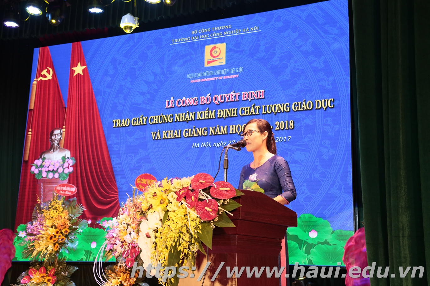 Trung tâm Kiểm định chất lượng giáo dục - Đại học Quốc gia Hà Nội trao Giấy chứng nhận kiểm định chất lượng giáo dục cho Trường Đại học Công nghiệp Hà Nội