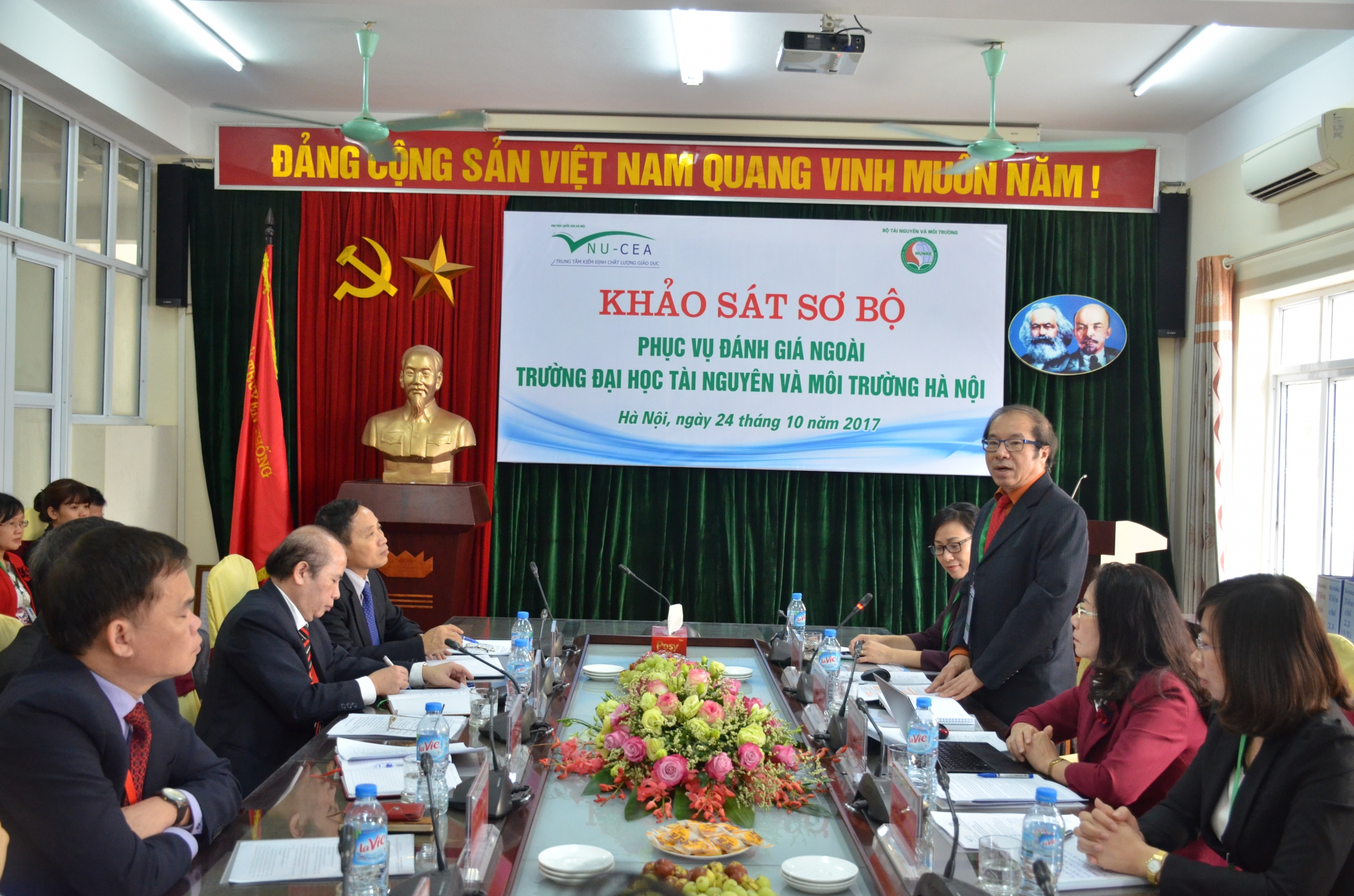 Đoàn chuyên gia đánh giá ngoài khảo sát sơ bộ tại Trường Đại học Tài nguyên và Môi trường Hà Nội