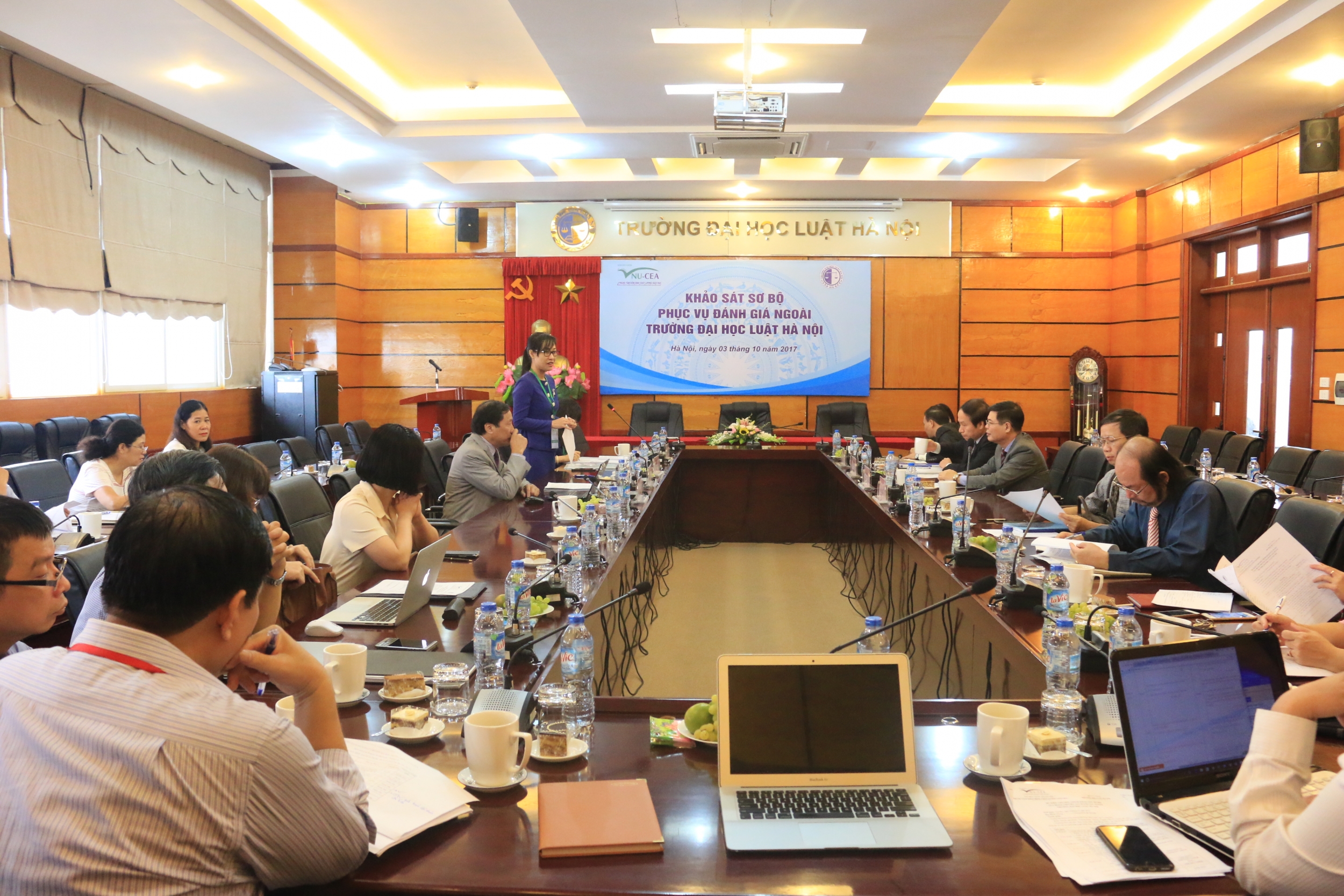 Đoàn chuyên gia đánh giá ngoài khảo sát sơ bộ tại Trường Đại học Luật Hà Nội