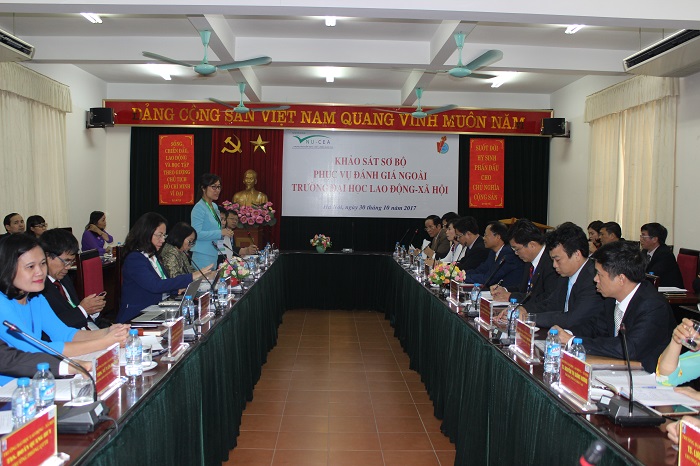Đoàn chuyên gia đánh giá ngoài khảo sát sơ bộ tại Trường Đại học Lao động - Xã hội