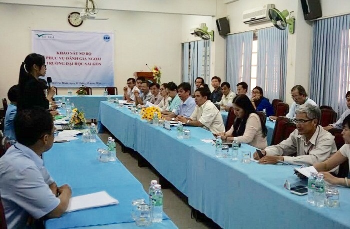 Đoàn chuyên gia đánh giá ngoài khảo sát sơ bộ tại Trường Đại học Sài Gòn