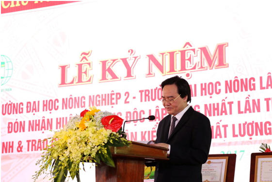 Trung tâm Kiểm định chất lượng giáo dục-Đại học Quốc gia Hà Nội trao Giấy chứng nhận kiểm định chất lượng giáo dục cho trường đại học đầu tiên của Đại học Huế