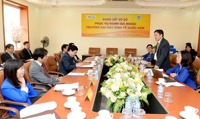Đoàn chuyên gia đánh giá ngoài khảo sát sơ bộ tại Trường Đại học Kinh tế Quốc dân