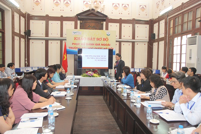 Đoàn chuyên gia đánh giá ngoài khảo sát sơ bộ tại Trường Đại học Dược Hà Nội
