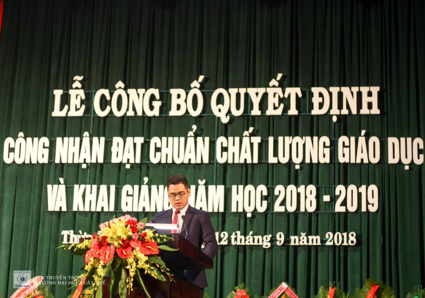 Trung tâm Kiểm định chất lượng giáo dục - Đại học Quốc gia Hà Nội trao Giấy chứng nhận kiểm định chất lượng giáo dục cho Trường Đại học Luật - Đại học Huế