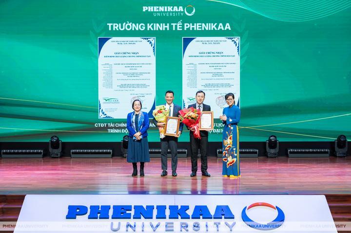 Trao Giấy chứng nhận kiểm định chất lượng các Chương trình đào tạo Đại học Phenikaa