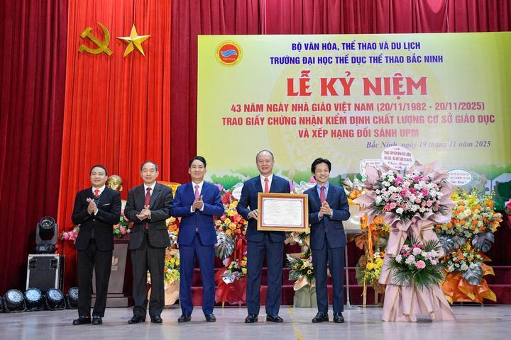 Trao Giấy chứng nhận kiểm định chất lượng giáo dục chu kỳ 2 Trường Đại học Thể dục thể thao Bắc Ninh