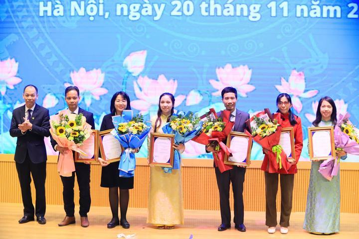 Trao Giấy chứng nhận kiểm định chất lượng các Chương trình đào tạo Học viện Chính sách và Phát triển