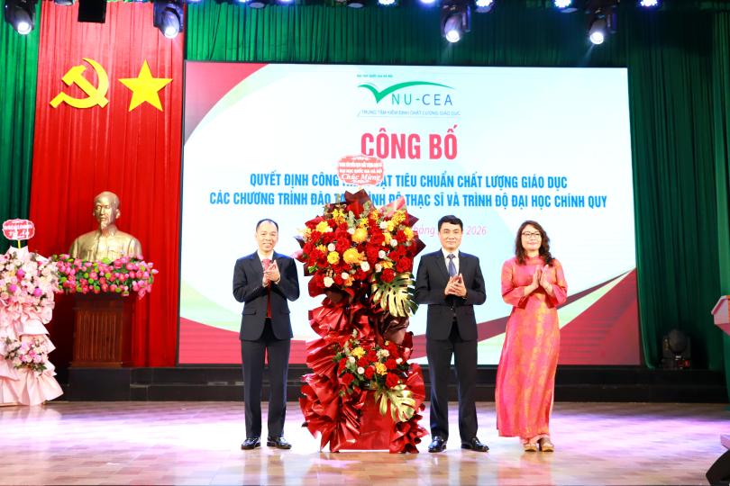 Trao Giấy chứng nhận Kiểm định chất lượng các chương trình đào tạo Trường Đại học Vinh