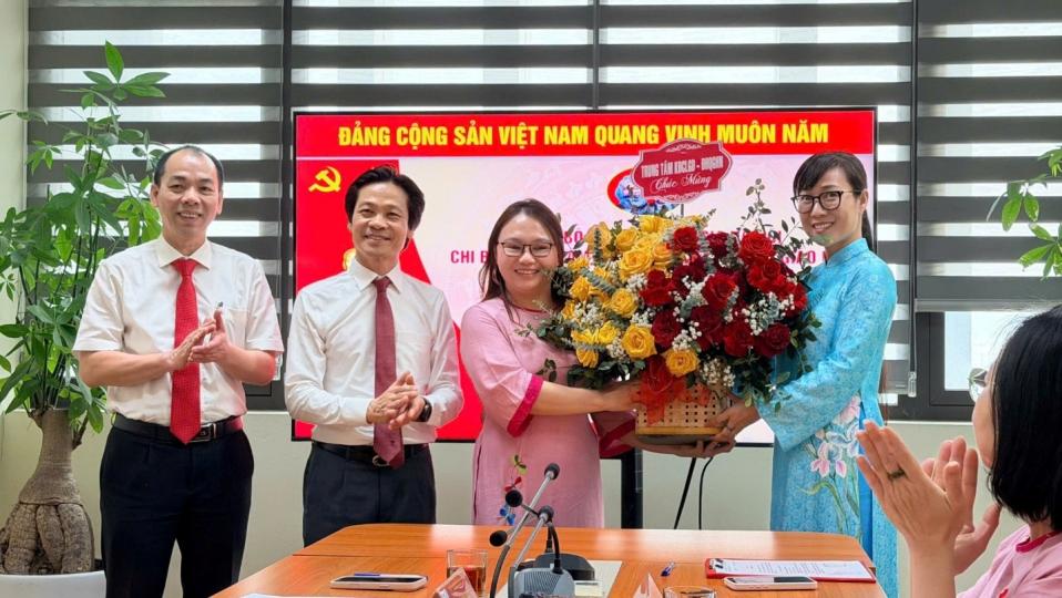 Party Cell at VNU Center for Education Accreditation held new member induction ceremony
