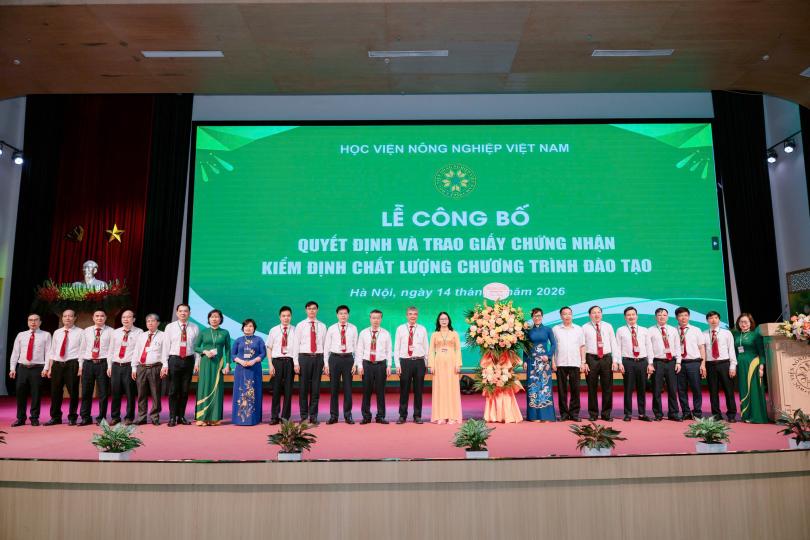 Trao Giấy chứng nhận Kiểm định chất lượng các chương trình đào tạo Học viện Nông nghiệp Việt Nam