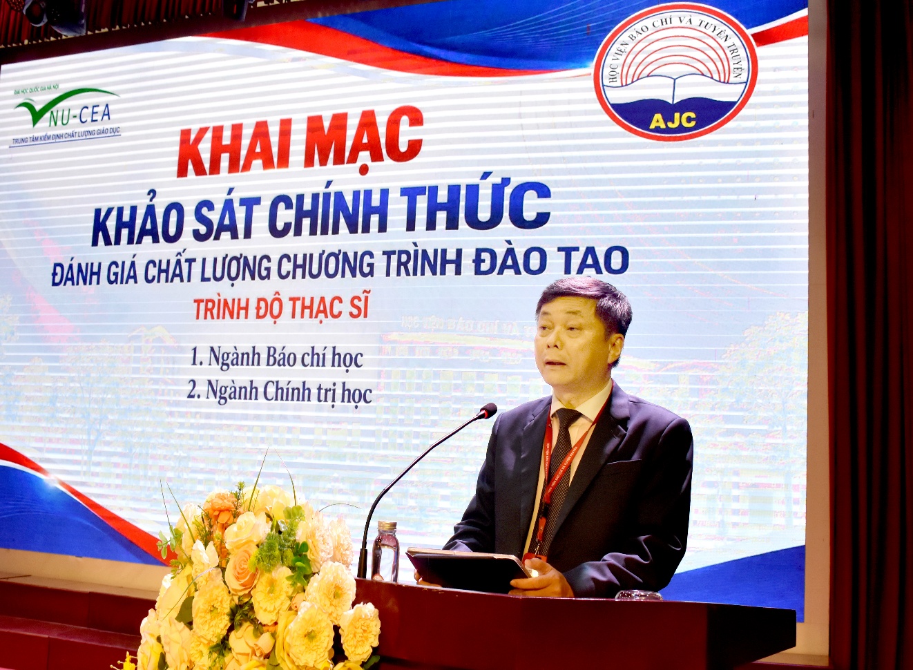 PGS.TS. Phạm Minh Sơn – Giám đốc Học viện Báo chí và Tuyên truyền phát biểu Tại phiên Khai mạc, PGS.TS. Lưu Văn Quảng – Phó Giám đốc Học viện đã trình bày tổng quan về Học viện và kết quả tự đánh giá 02 CTĐT được đánh giá trong đợt này.