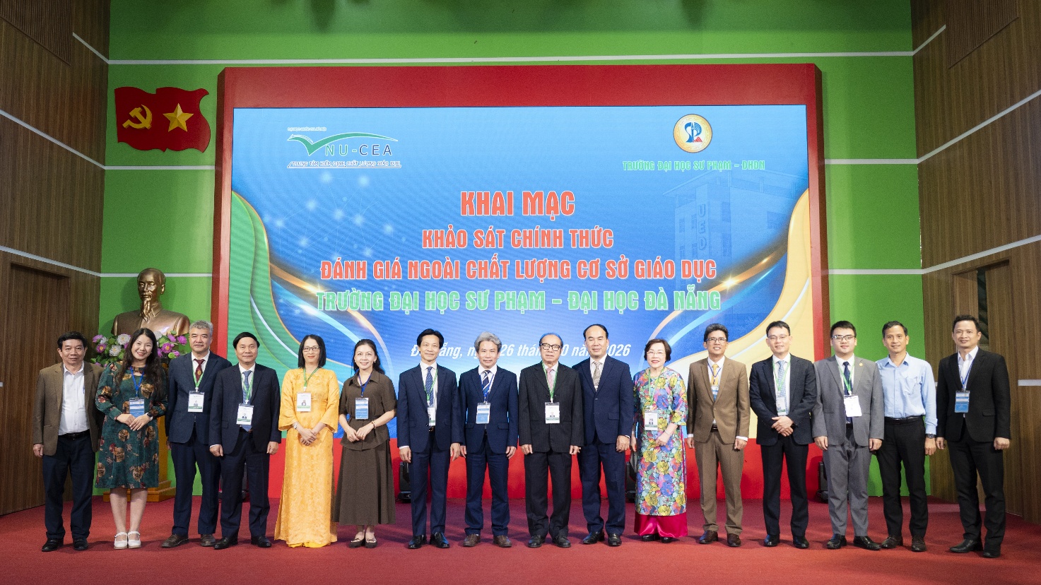 Đoàn ĐGN và đại diện lãnh đạo Nhà trường